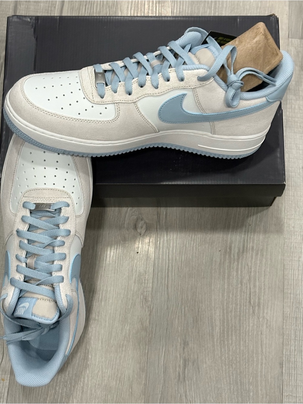 Nike Men’s Low-Top Sneakers in Light Blue and White BNWT Size 12  AT-5/100